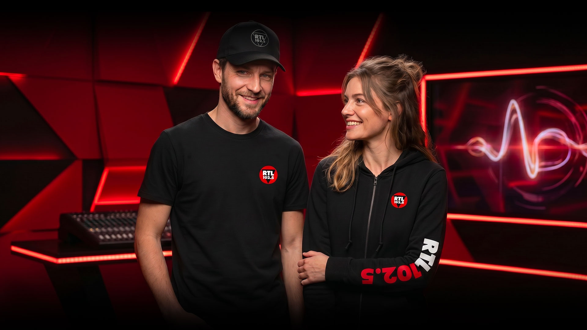  SCOPRI LA COLLEZIONE  DI  RTL 102.5  